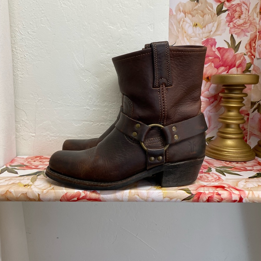 FRYE 77455 HARNESS 8 R BROWN